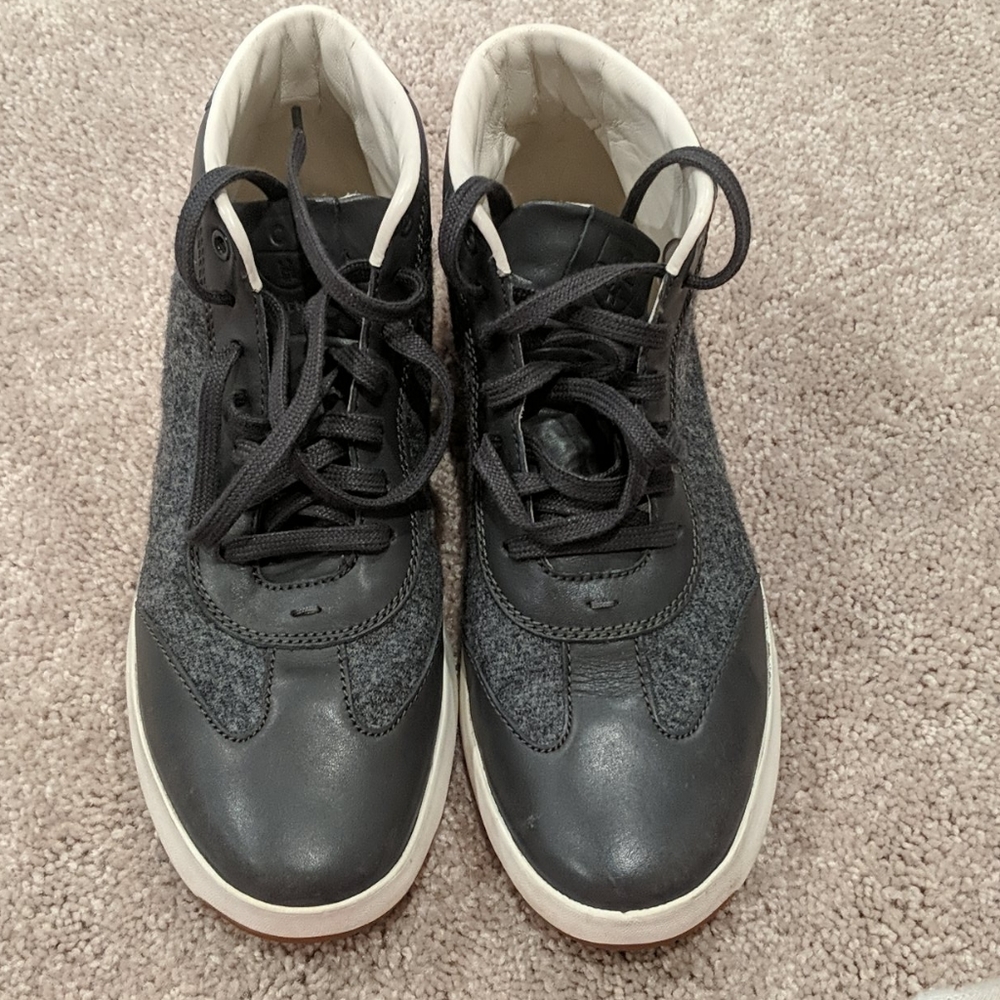 Casual sneakers